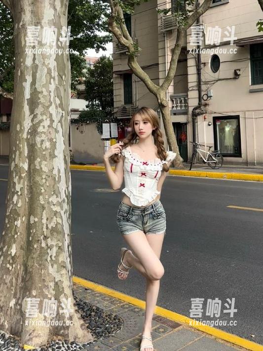91吃瓜中心 登陆91吃瓜中心,你会发现瓜有多大,惊喜有多少?