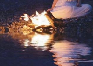 收藏这波大夏天，五一吃瓜群众晨曦下的标准伸懒腰动作，被围观的萌宠都看呆！