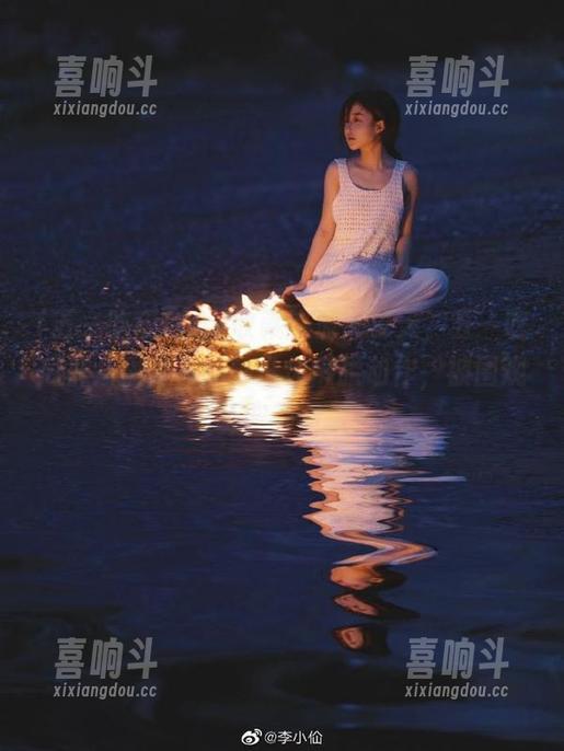 收藏这波大夏天，五一吃瓜群众晨曦下的标准伸懒腰动作，被围观的萌宠都看呆！