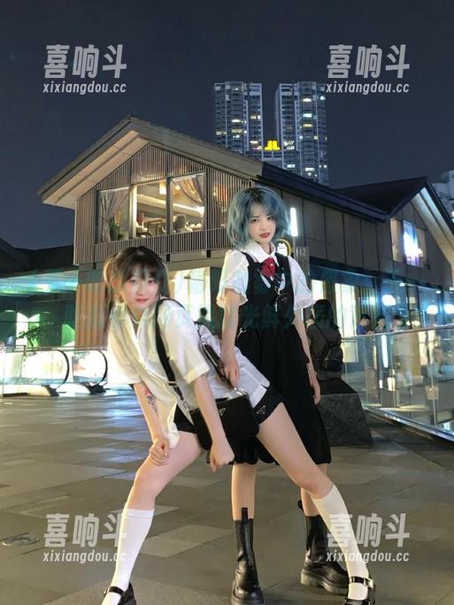 朝阳晨雾中的假象：五一吃瓜群众网页揭露光鲜外表的背后
