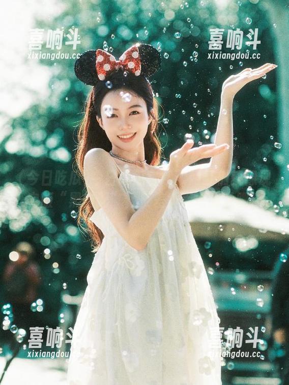 今日吃瓜官网：网红们就像现实版“黑白配”，反差卖点太强了吧！