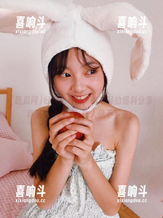 好奇心驱使，吃瓜网的爆料分享真是个开胃菜，让人停不下来！