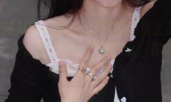 你有看到吃瓜网的网页上那个极品抖音反差吗？呃…不是我说，你绝对会把眼睛瞪大！