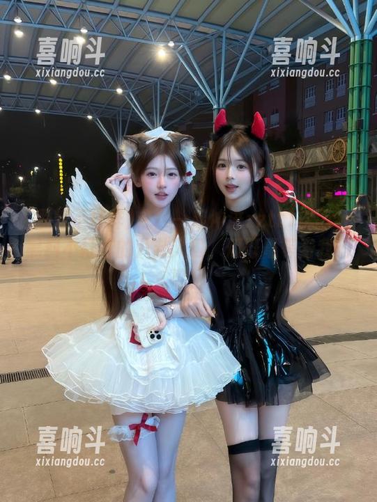 走！一起冲进zztt10.ccm黑料不打样的八卦入口，瓜哥哥等着我们呢！