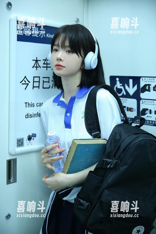 即使黑料不打烊hei，谁在视频里偷偷Gossip？