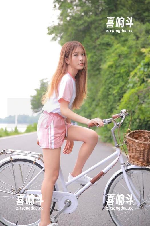 黑料在线 这儿有免费的黑料在线,快来舔屏,我们不怕瓜烂!
